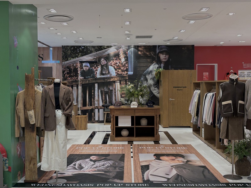 웬즈데이오아시스, 부산 팝업 오픈 동시에 방문객 발길 잇따라 27-Image